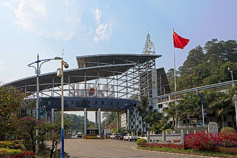 中老边境磨憨口岸迎跨境游高峰！日均出入境人员超5100人次