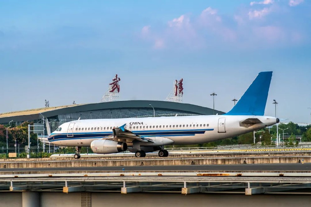 武汉天河机场年旅客吞吐量超1000万，国际地区旅客吞吐量中部第一