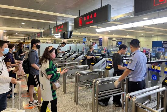 上海边检：端午假期，上海口岸查验出入境人员19.2万人次