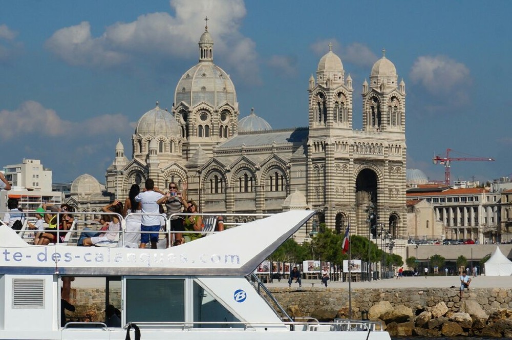 旅游旺季来临 驻马赛总领馆发布中国游客旅行安全提醒