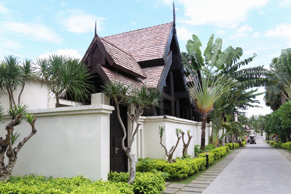 暑期出境比国内玩便宜？国内机票均价已过千，东南亚百元航线仍充足