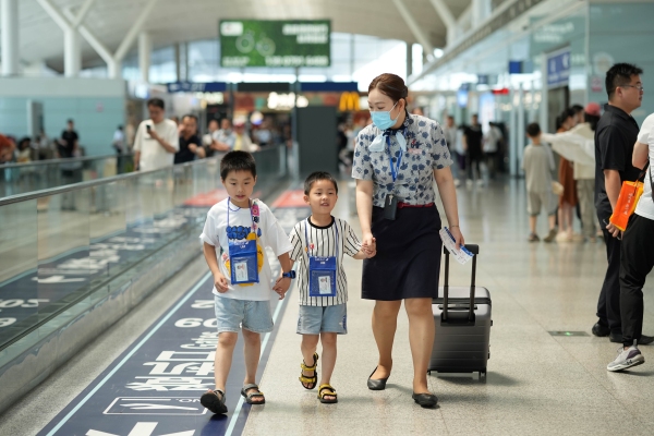 东航江西分公司无陪儿童服务 守护“小神兽”平安出行