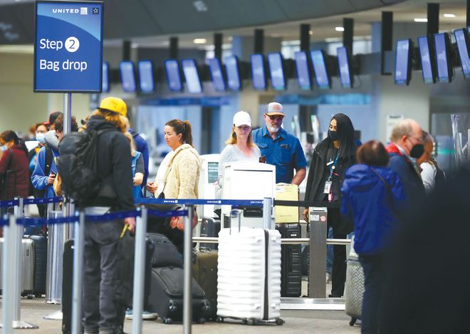 美联航一经济舱男子不断闯入商务舱 飞台北航班被迫返航！