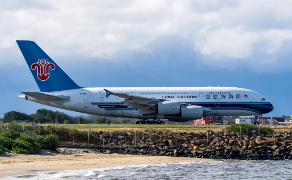 南航加密多条航线，助力新疆民航暑运再添动能