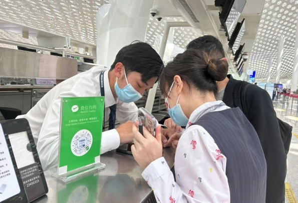 留学生极速中转，深航地服倾力护送