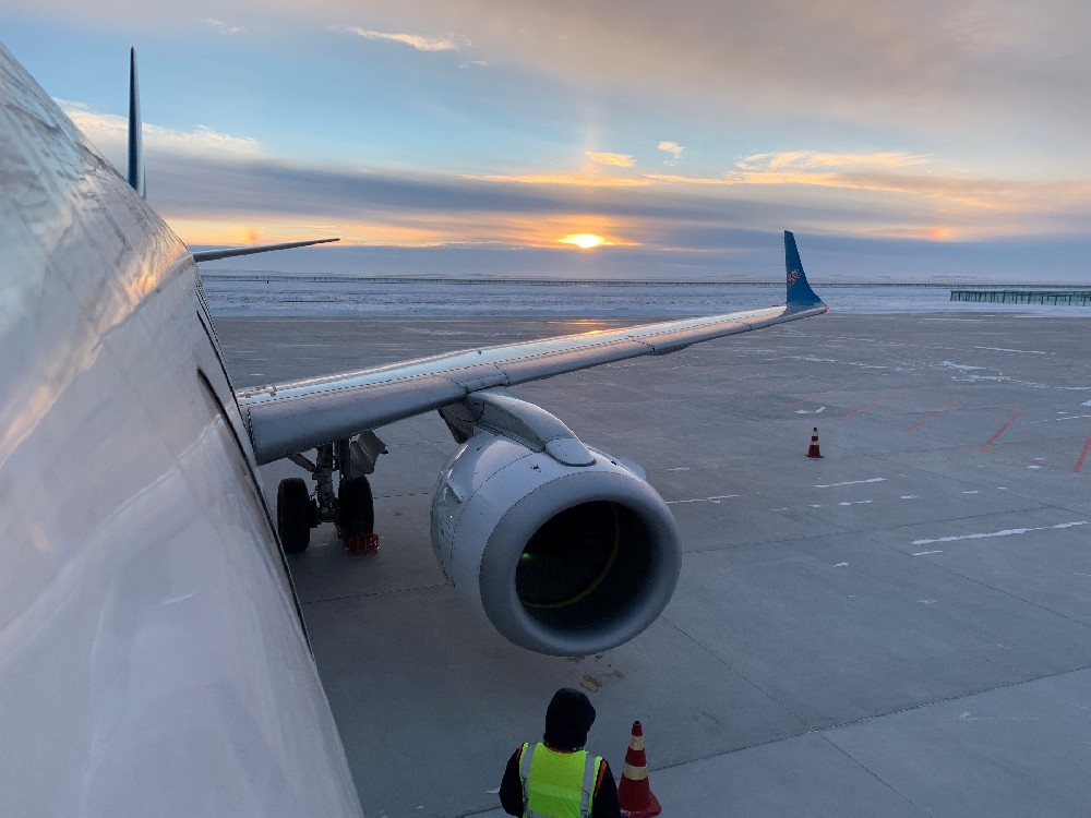 大跳水！中美直飞航班部分航线价格“腰斩”，票价或将进一步回落