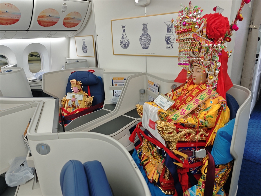 厦航承运妈祖神像飞赴巴黎 搭建中法友谊新桥梁