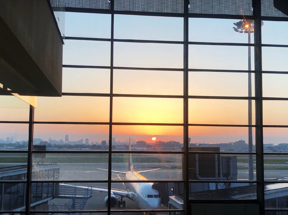 虹桥机场国际及港澳台航线复航后首次迎来出入境客流高峰期