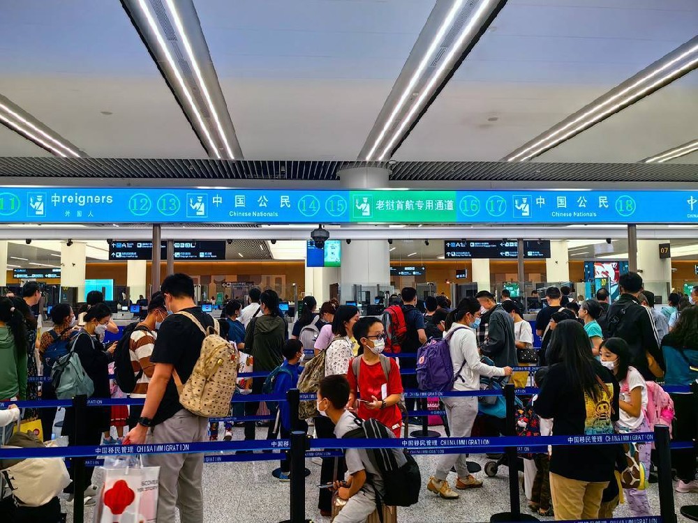 成都至万象定期客运航线复航